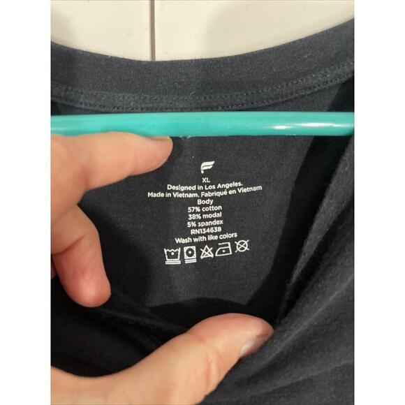 Fabletics Shirt Mens Size XL Black Short Sleeve Athletic Athleisure V Neck - Picture 3 of 6